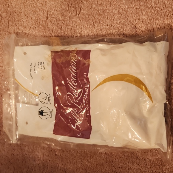 Bundle of Control Top L'eggs Panty Hose, Knee Highs and Dr. Scholls Inso… - Picture 6 of 9